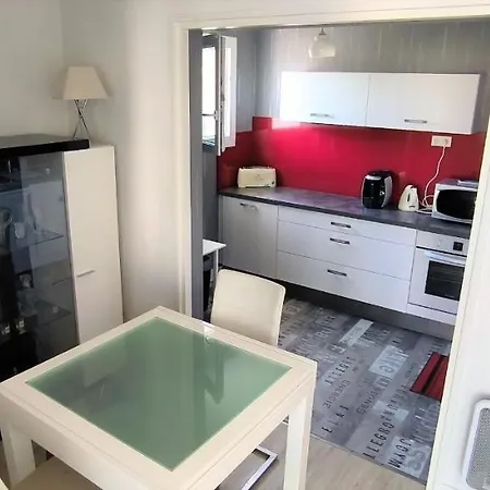 Bright Studio With Balcony - Sea View Appartamento